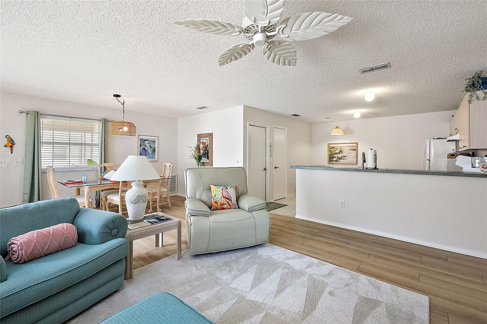 2113 ESCOBAR AVE, LADY LAKE, FL, 32159