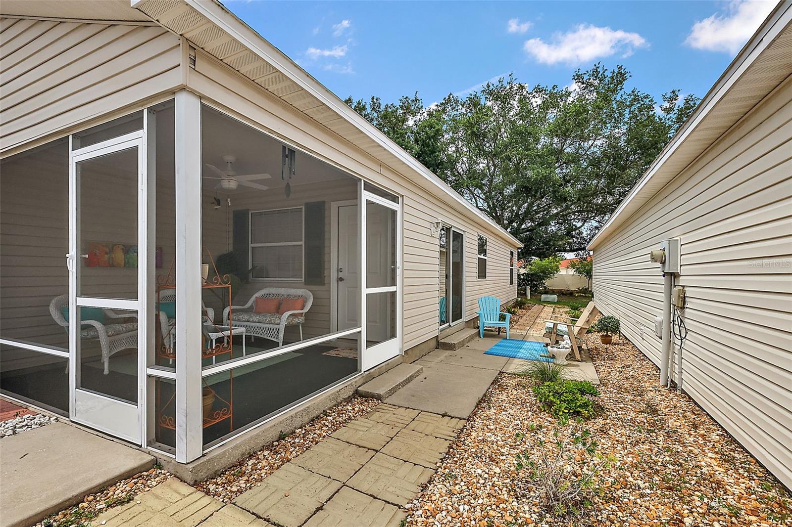 2113 ESCOBAR AVE, LADY LAKE, FL, 32159