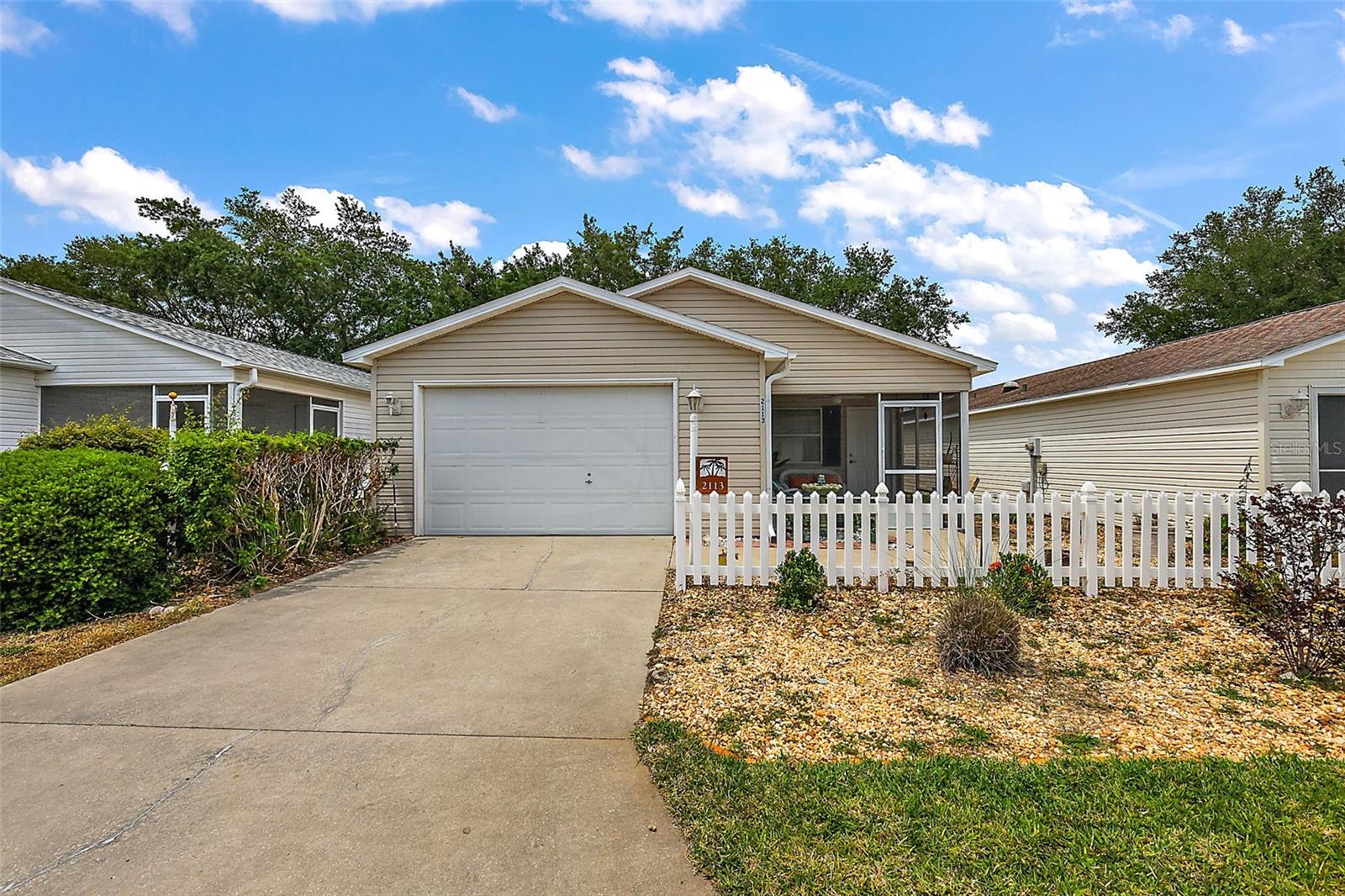 2113 ESCOBAR AVE, LADY LAKE, FL, 32159
