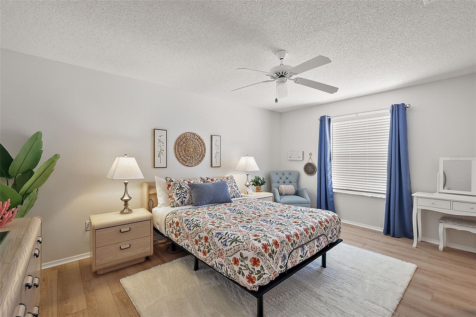 2113 ESCOBAR AVE, LADY LAKE, FL, 32159