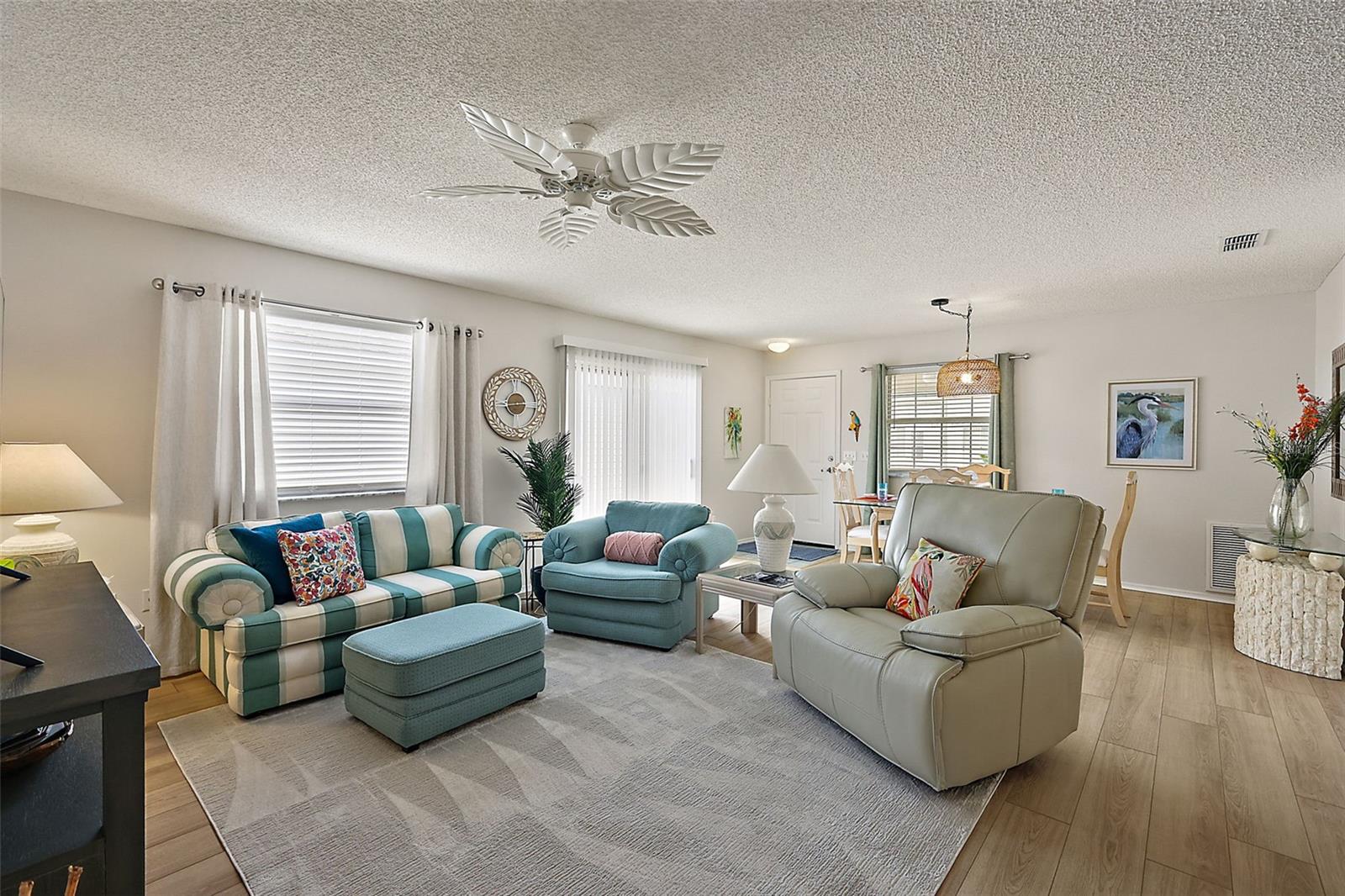 2113 ESCOBAR AVE, LADY LAKE, FL, 32159