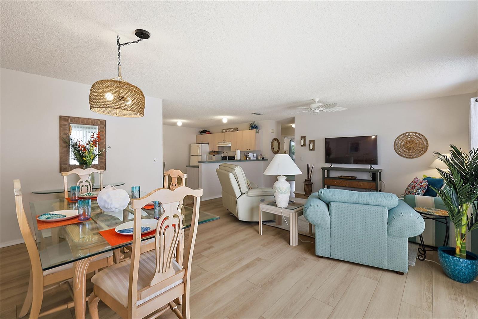 2113 ESCOBAR AVE, LADY LAKE, FL, 32159