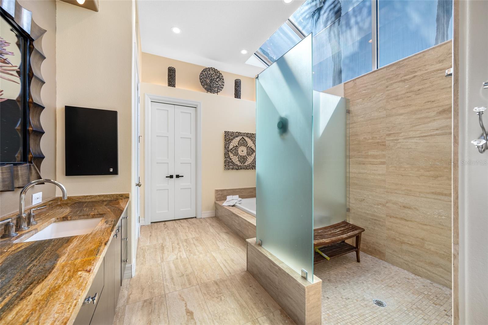 5812 MARINERS WATCH DR, TAMPA, FL, 33615