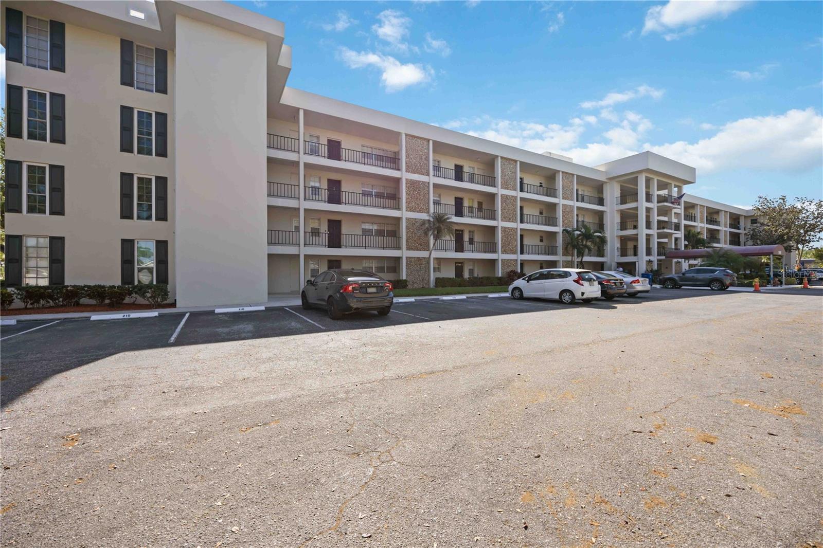 7461 W COUNTRY CLUB DR N #207, SARASOTA, FL, 34243
