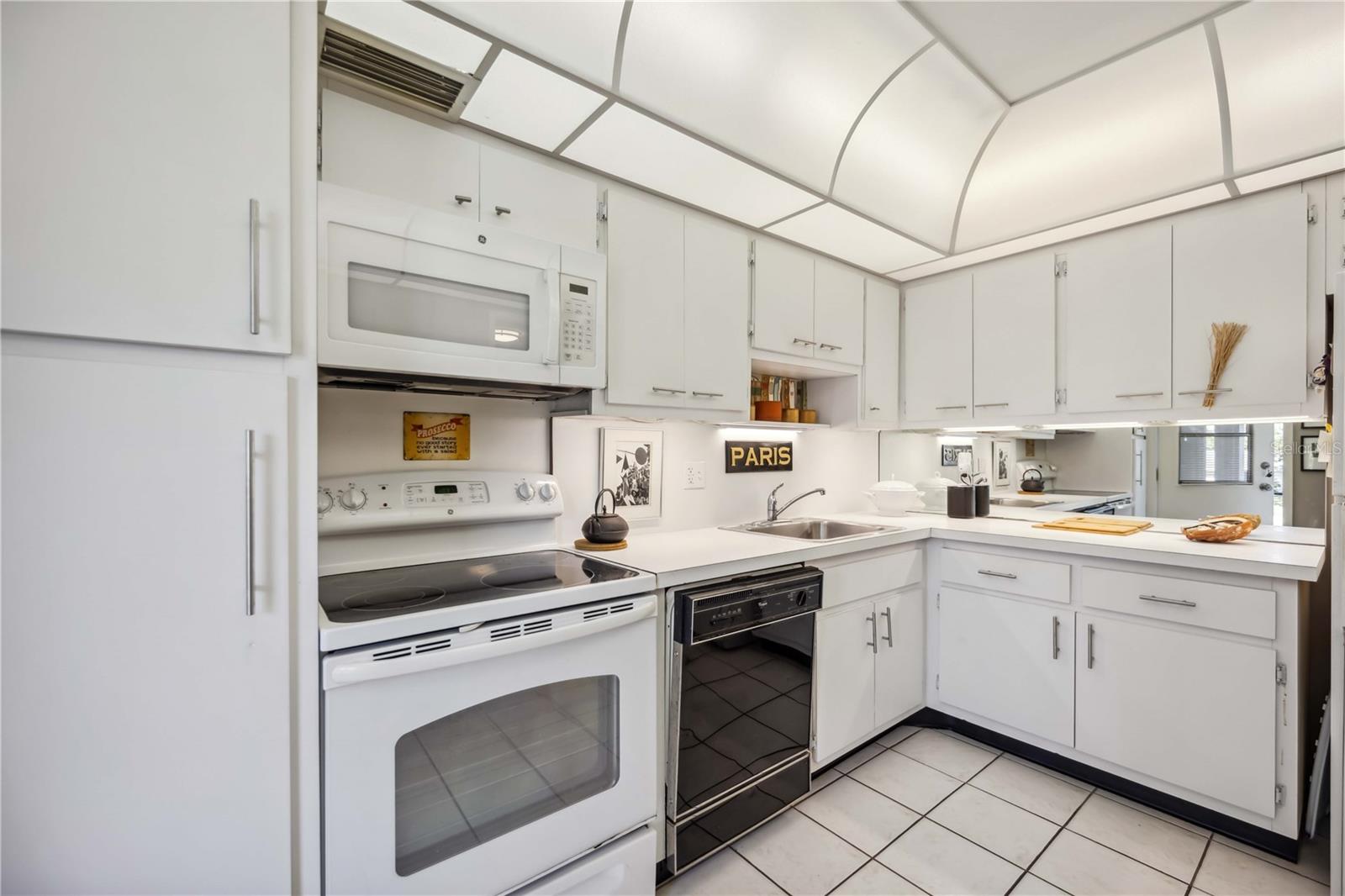 7461 W COUNTRY CLUB DR N #207, SARASOTA, FL, 34243