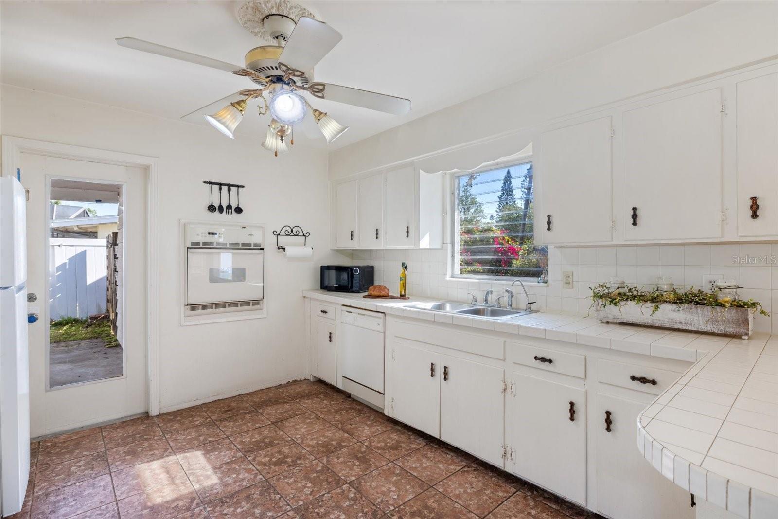 2121 CLEMATIS CT, SARASOTA, FL, 34239