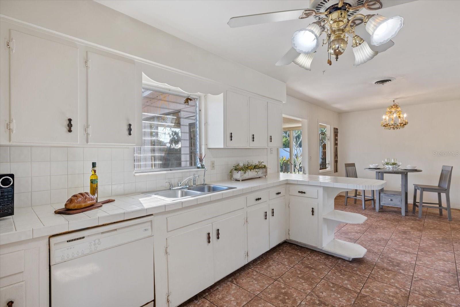 2121 CLEMATIS CT, SARASOTA, FL, 34239