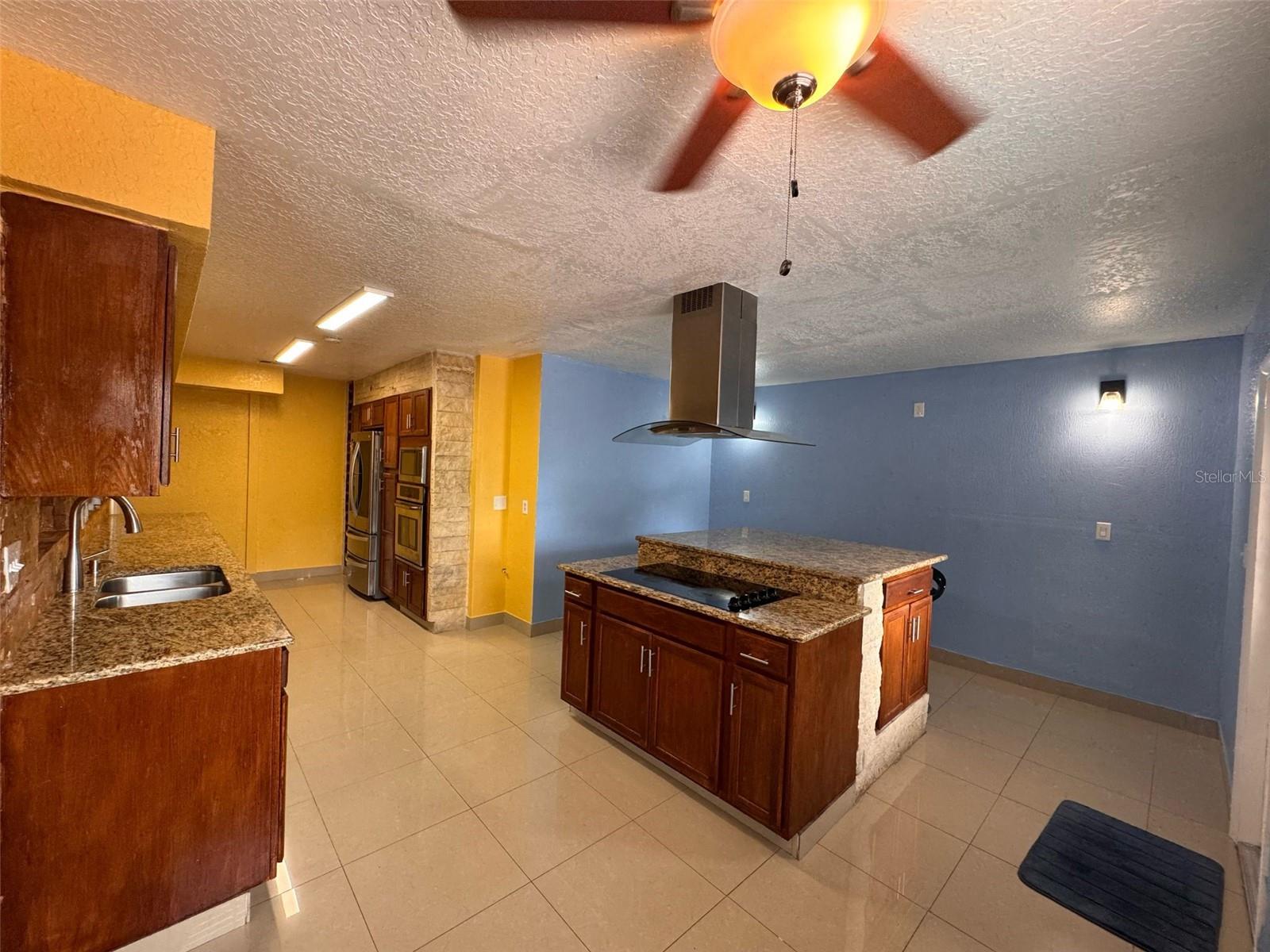 10236 N VALLE DR, TAMPA, FL, 33612