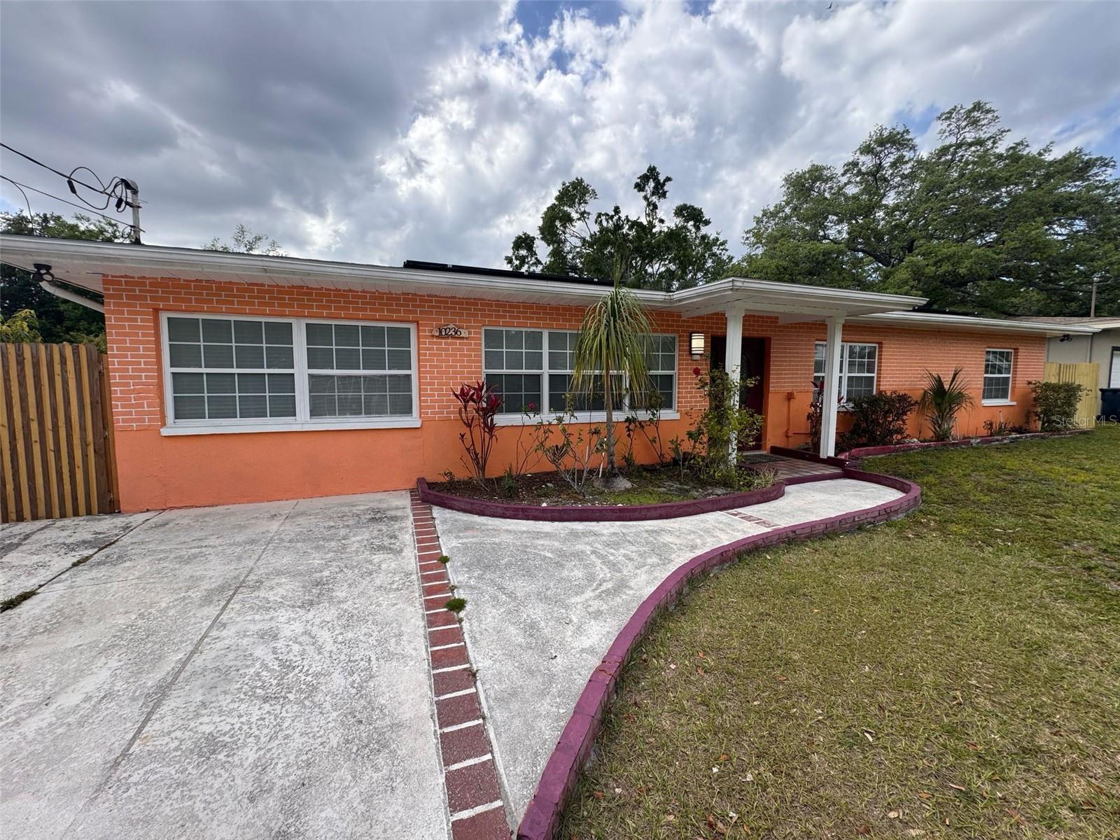 10236 N VALLE DR, TAMPA, FL, 33612