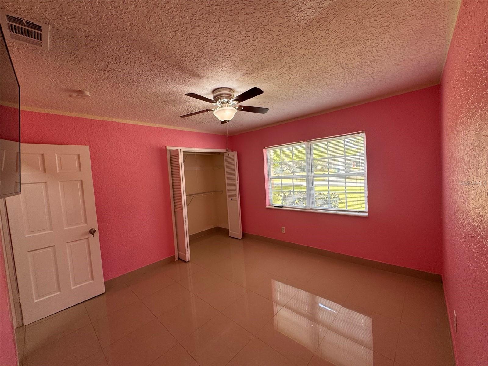 10236 N VALLE DR, TAMPA, FL, 33612