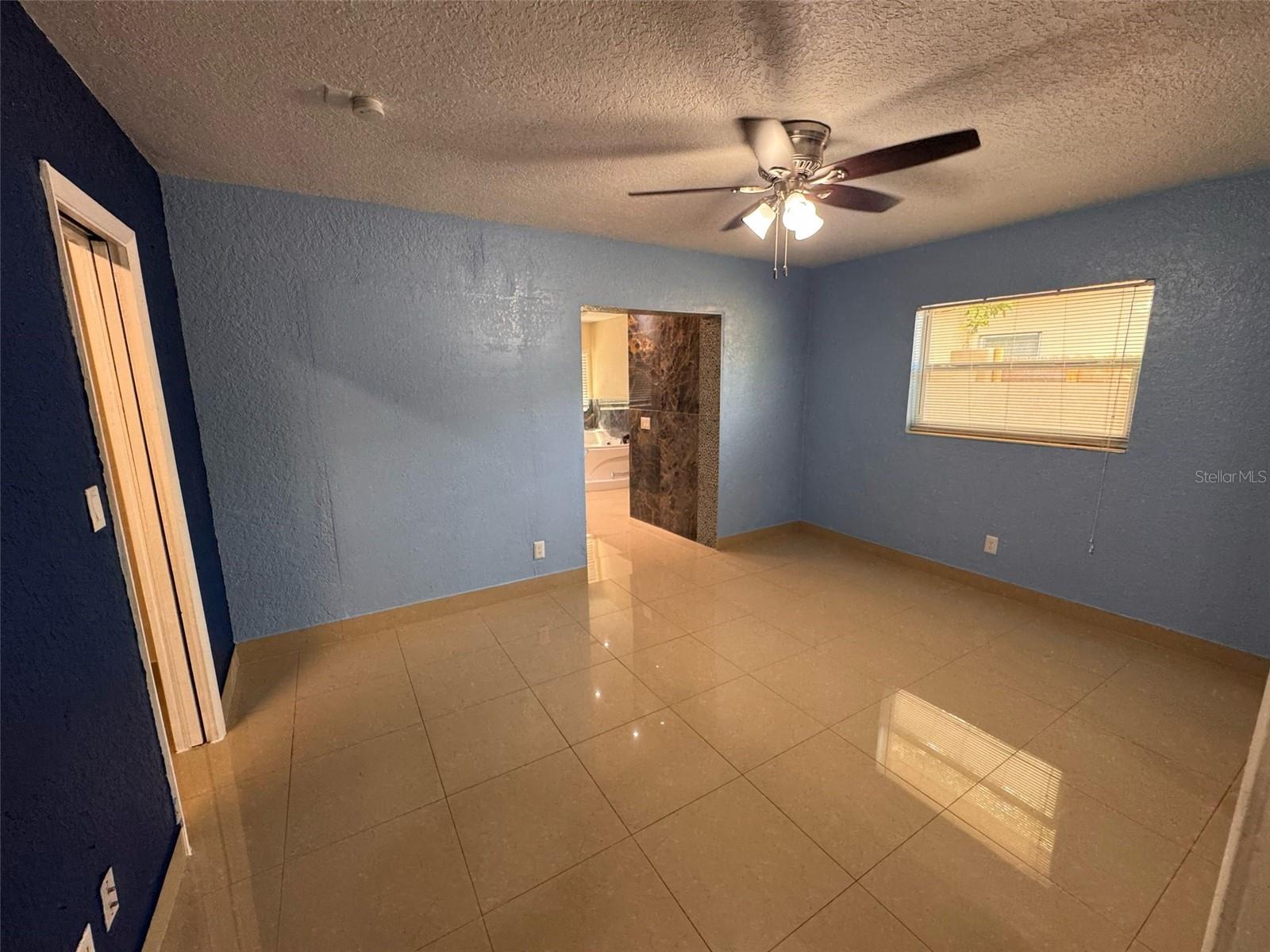 10236 N VALLE DR, TAMPA, FL, 33612