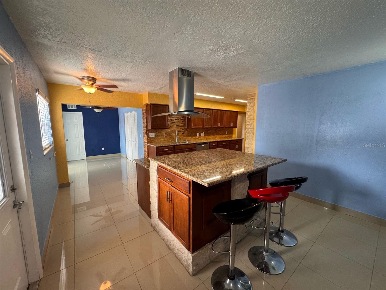 10236 N VALLE DR, TAMPA, FL, 33612