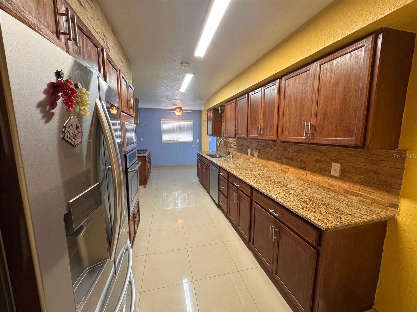 10236 N VALLE DR, TAMPA, FL, 33612