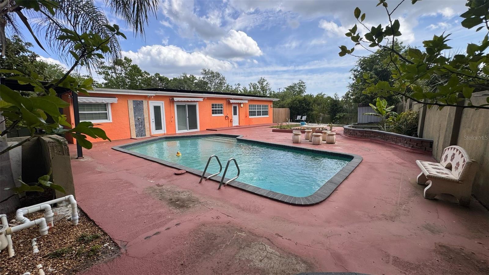 10236 N VALLE DR, TAMPA, FL, 33612