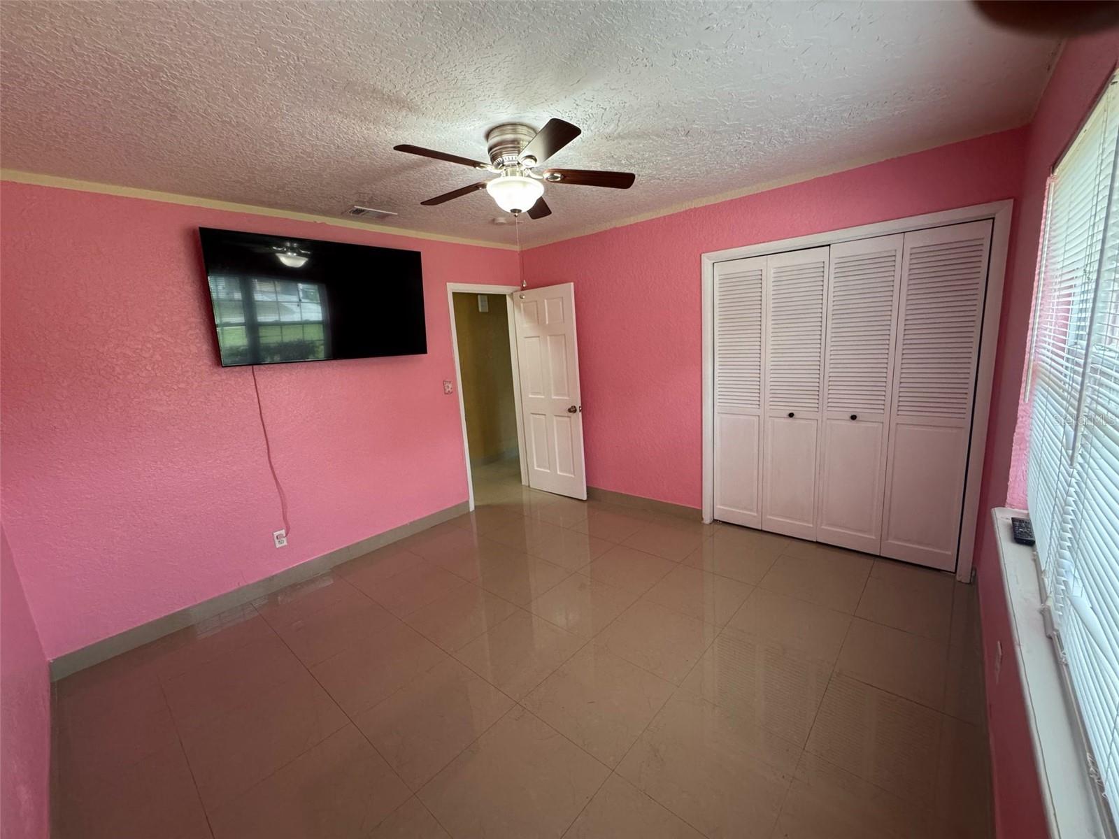 10236 N VALLE DR, TAMPA, FL, 33612