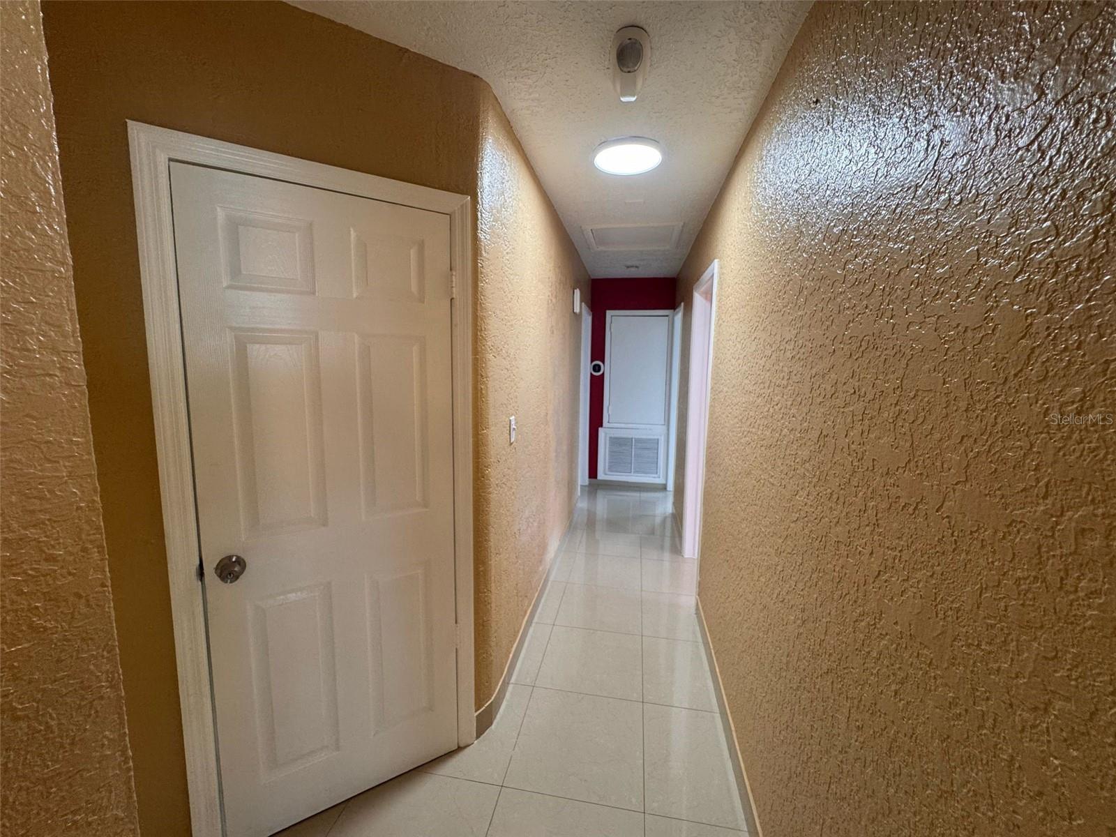 10236 N VALLE DR, TAMPA, FL, 33612