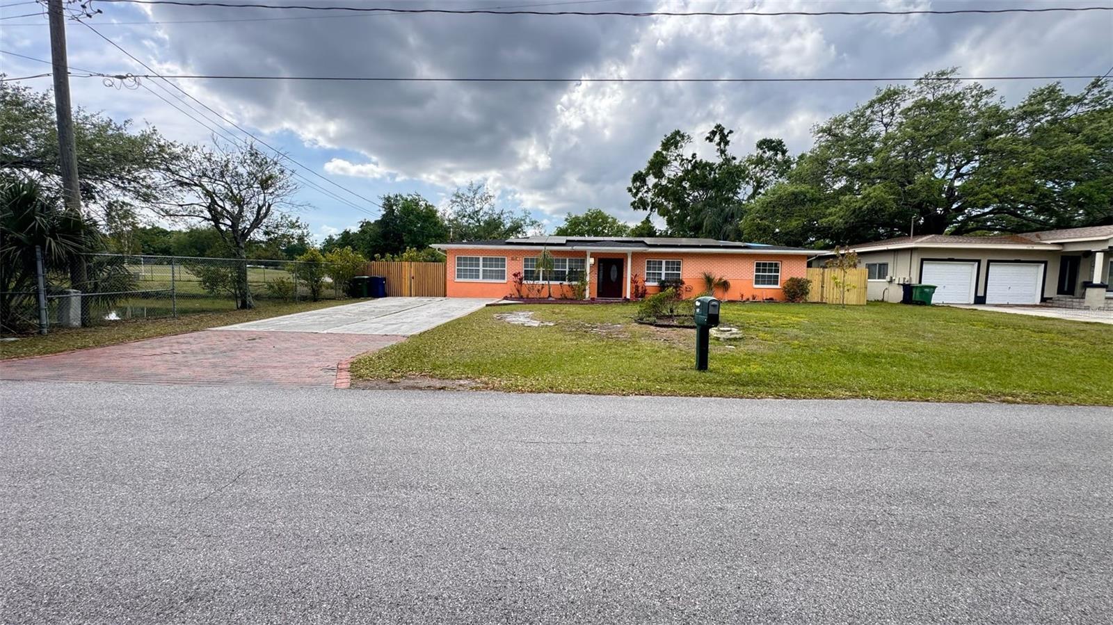 10236 N VALLE DR, TAMPA, FL, 33612