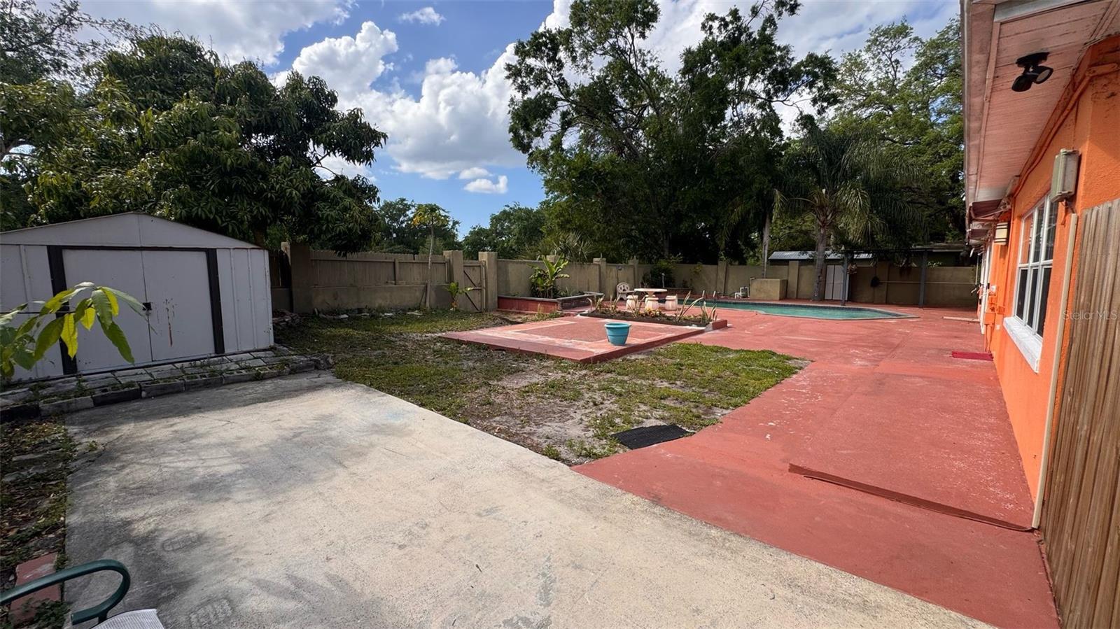 10236 N VALLE DR, TAMPA, FL, 33612