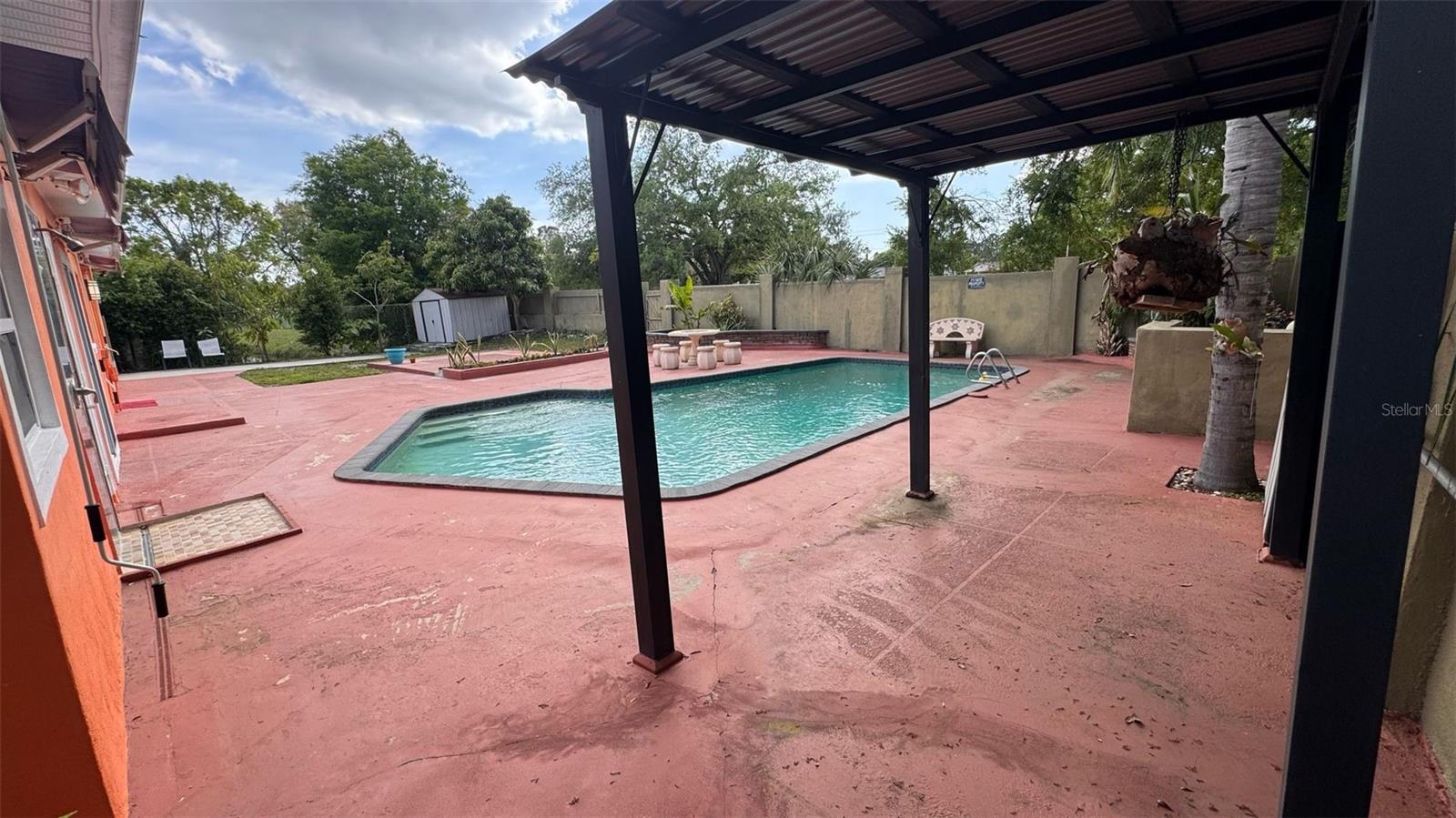 10236 N VALLE DR, TAMPA, FL, 33612