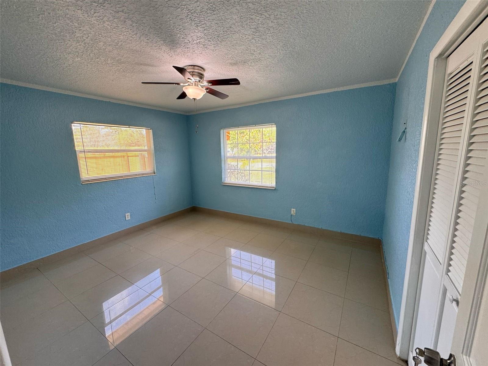 10236 N VALLE DR, TAMPA, FL, 33612