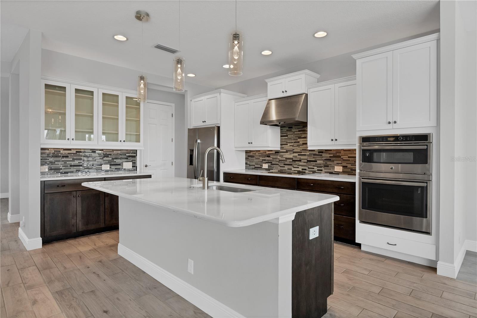 659 ROSEMARY CIR, BRADENTON, FL, 34212