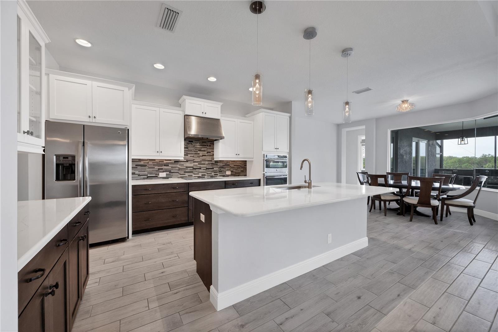 659 ROSEMARY CIR, BRADENTON, FL, 34212