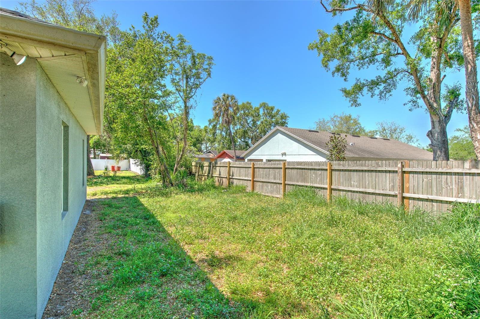 3214 E SHADOWLAWN AVE, TAMPA, FL, 33610