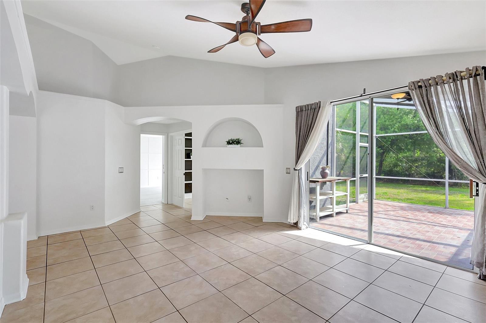 5716 HAWKLAKE RD, LITHIA, FL, 33547