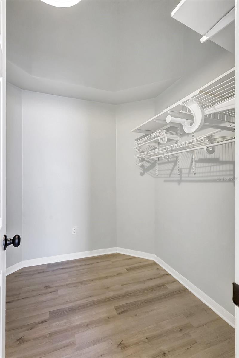 5716 HAWKLAKE RD, LITHIA, FL, 33547