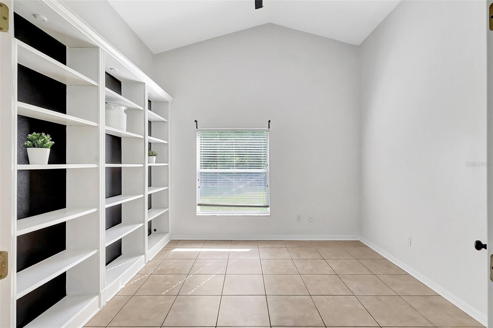 5716 HAWKLAKE RD, LITHIA, FL, 33547