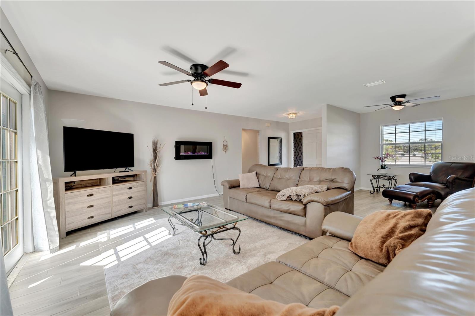 2916 WOODCREST DR, SARASOTA, FL, 34239