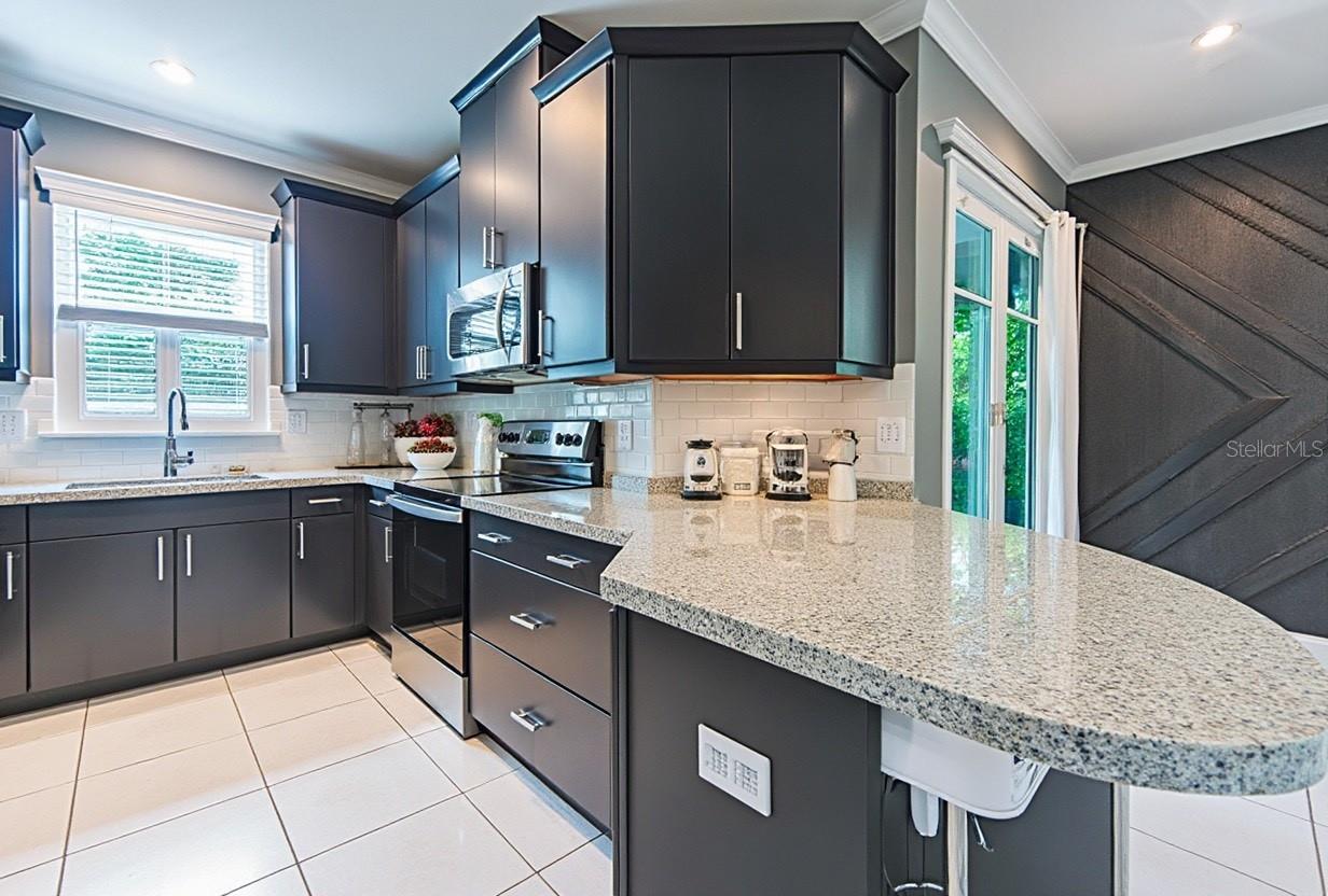906 VINEYARD LN, OLDSMAR, FL, 34677
