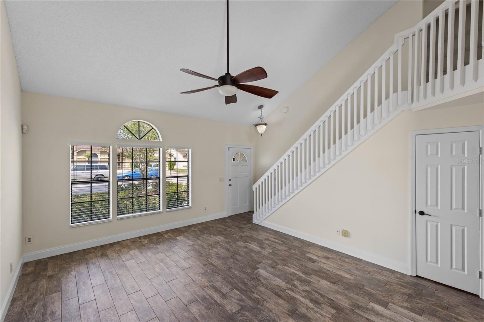 842 E CHARING CROSS CIR, LAKE MARY, FL, 32746