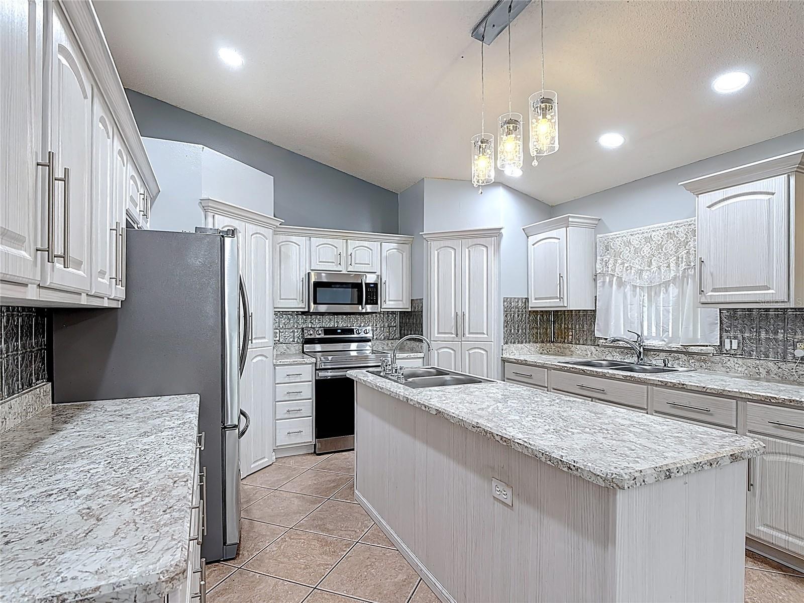 1167 SAINT TROPEZ CT, KISSIMMEE, FL, 34759