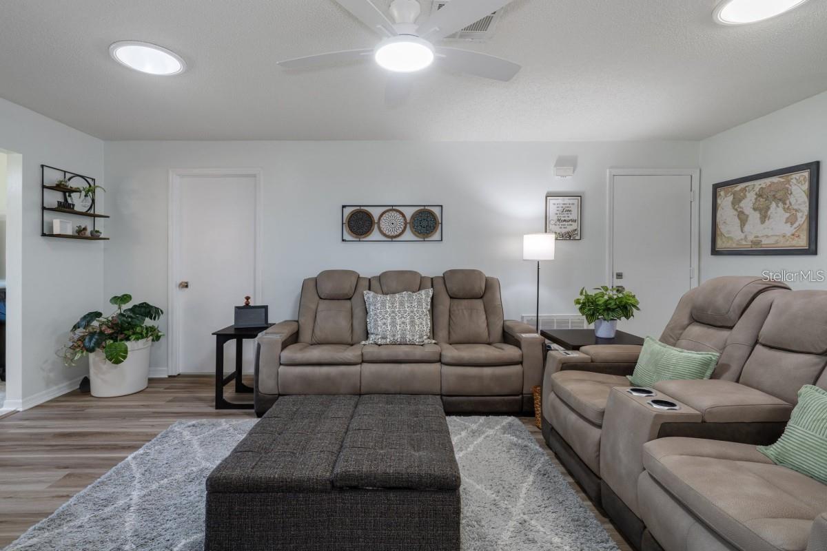 2503 LAMBDIN DR #128, SUN CITY CENTER, FL, 33573