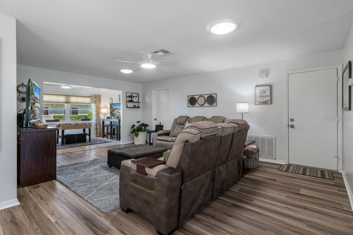 2503 LAMBDIN DR #128, SUN CITY CENTER, FL, 33573