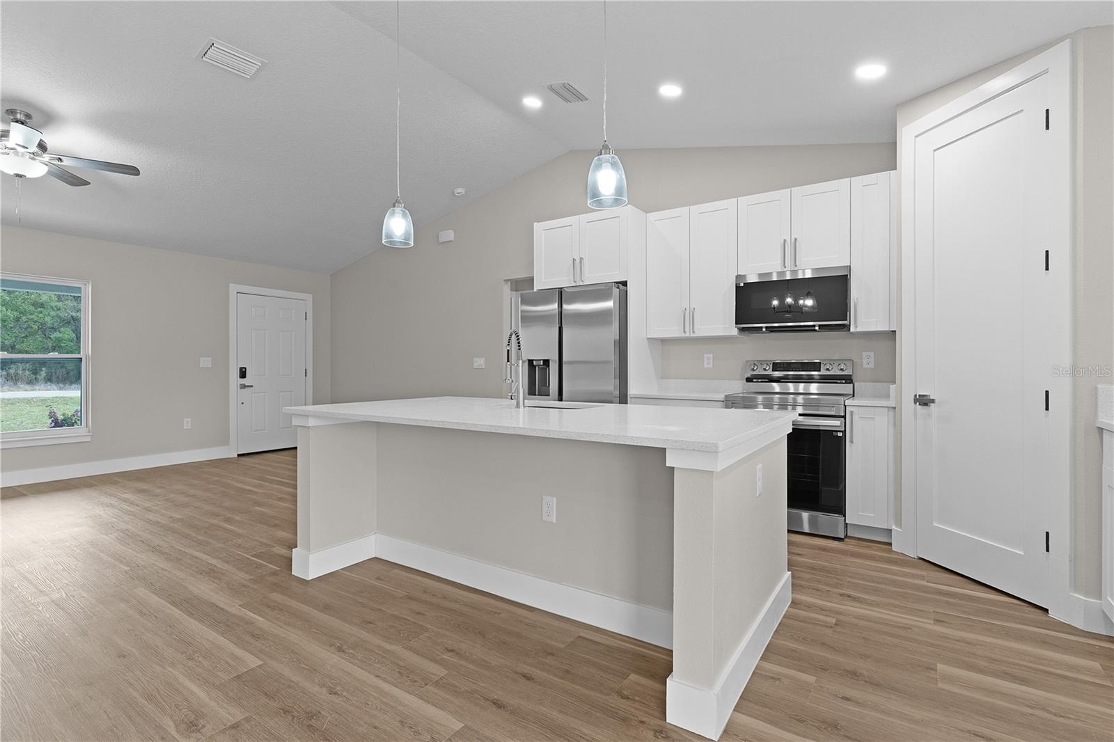 8 MALAUKA RUN CT, OCKLAWAHA, FL, 32179