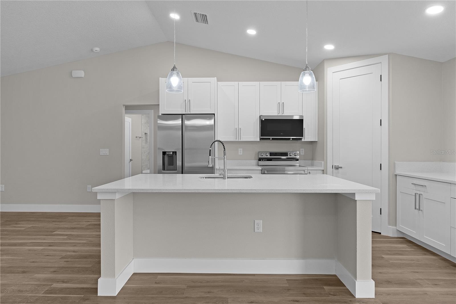 8 MALAUKA RUN CT, OCKLAWAHA, FL, 32179