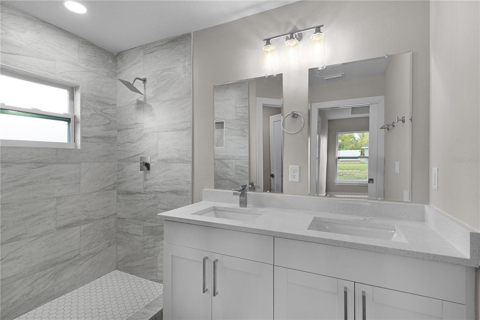8 MALAUKA RUN CT, OCKLAWAHA, FL, 32179