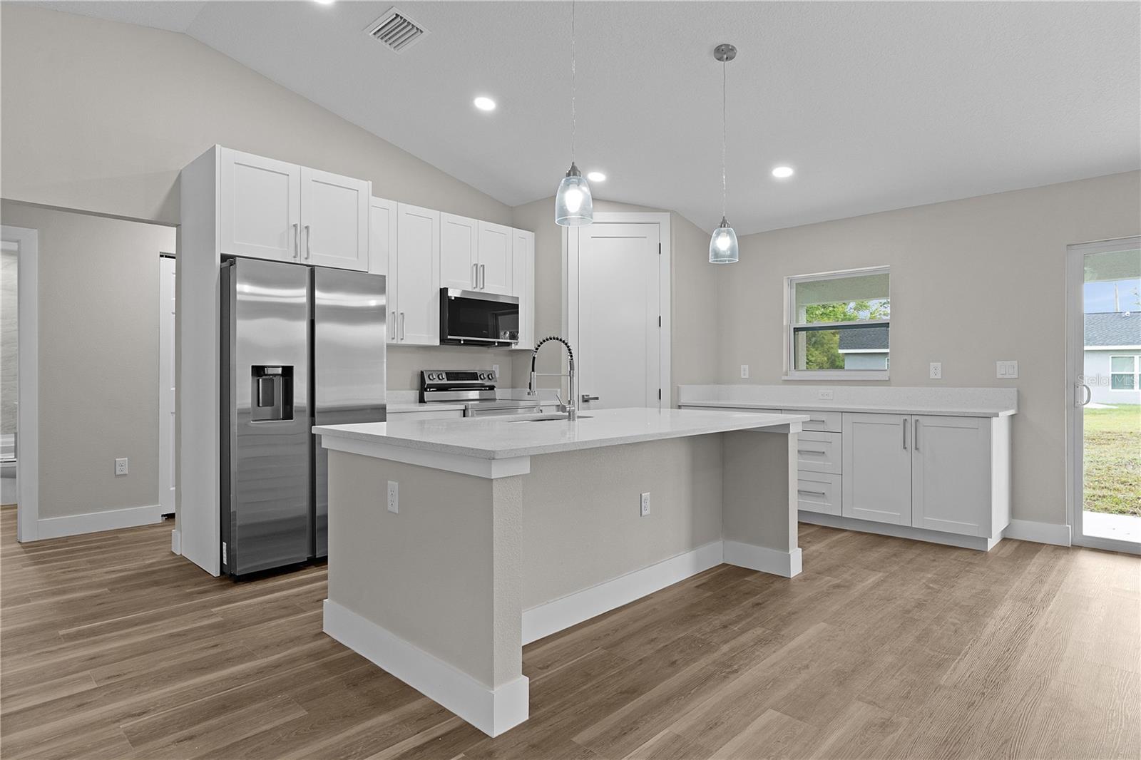 8 MALAUKA RUN CT, OCKLAWAHA, FL, 32179