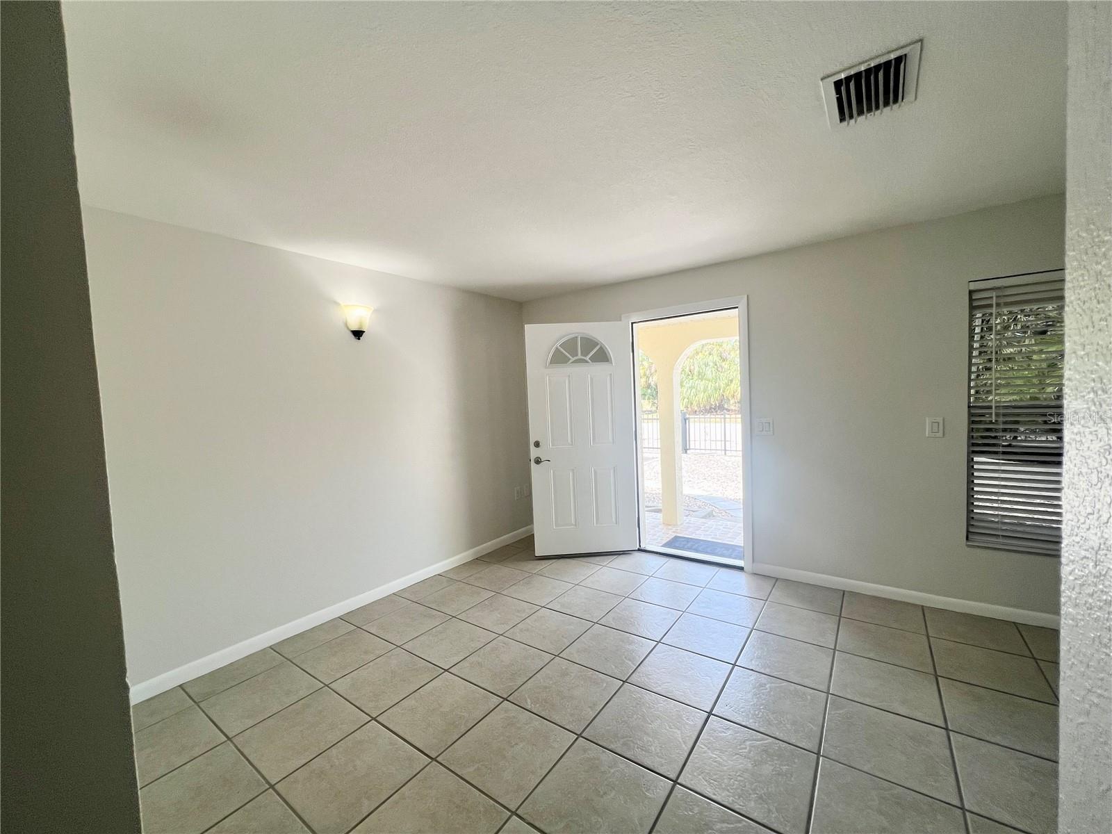 8407 RIVER OAKS DR, TAMPA, FL, 33615