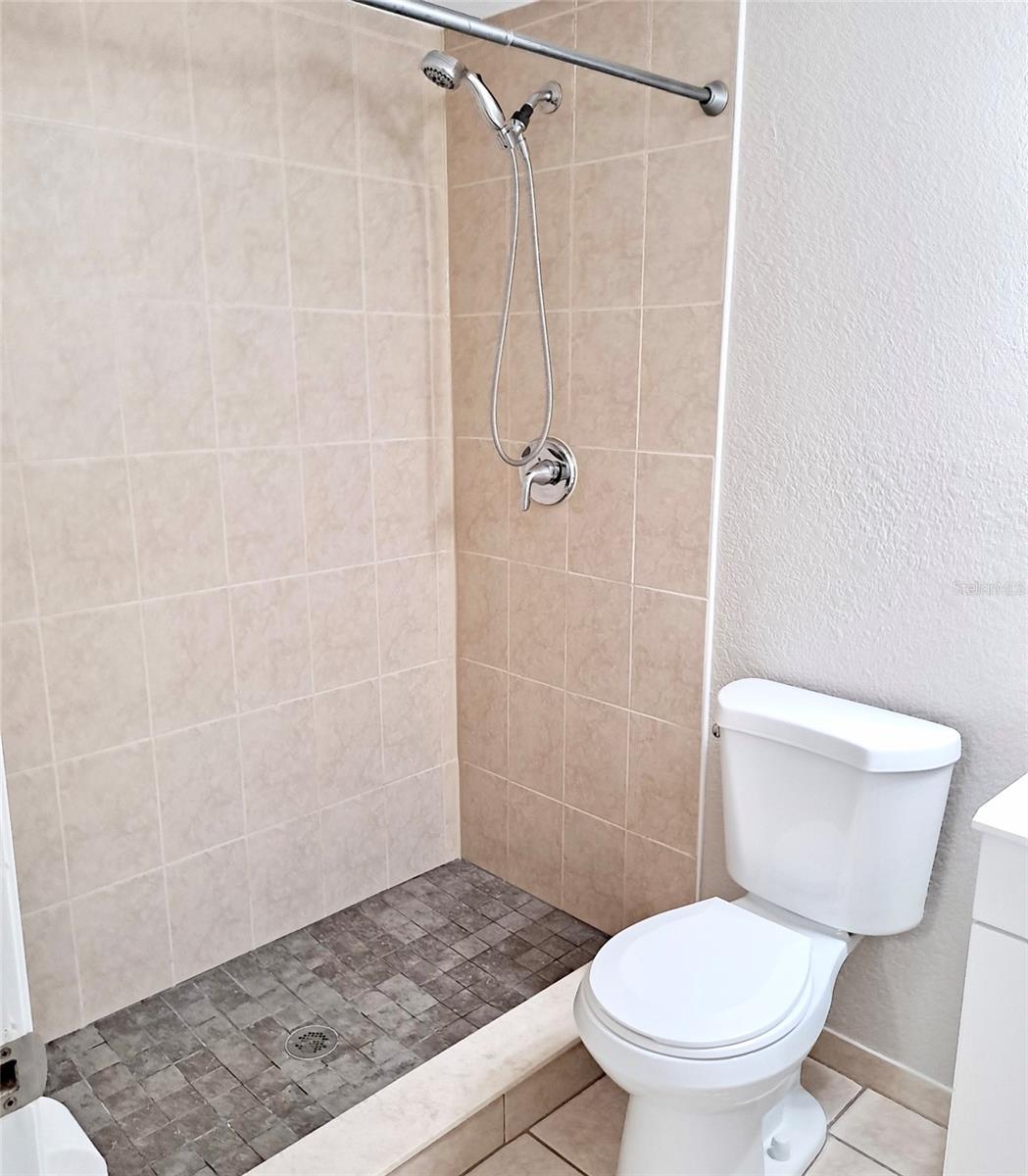 8407 RIVER OAKS DR, TAMPA, FL, 33615