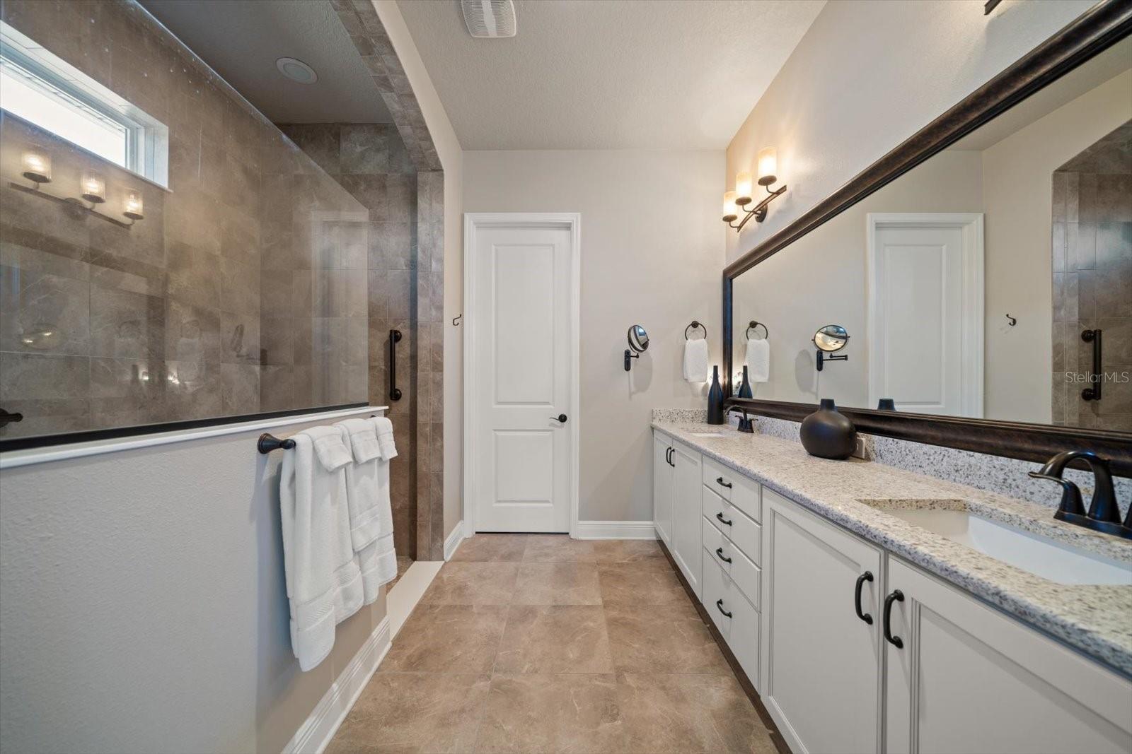 13917 KINGFISHER GLEN DR, LITHIA, FL, 33547