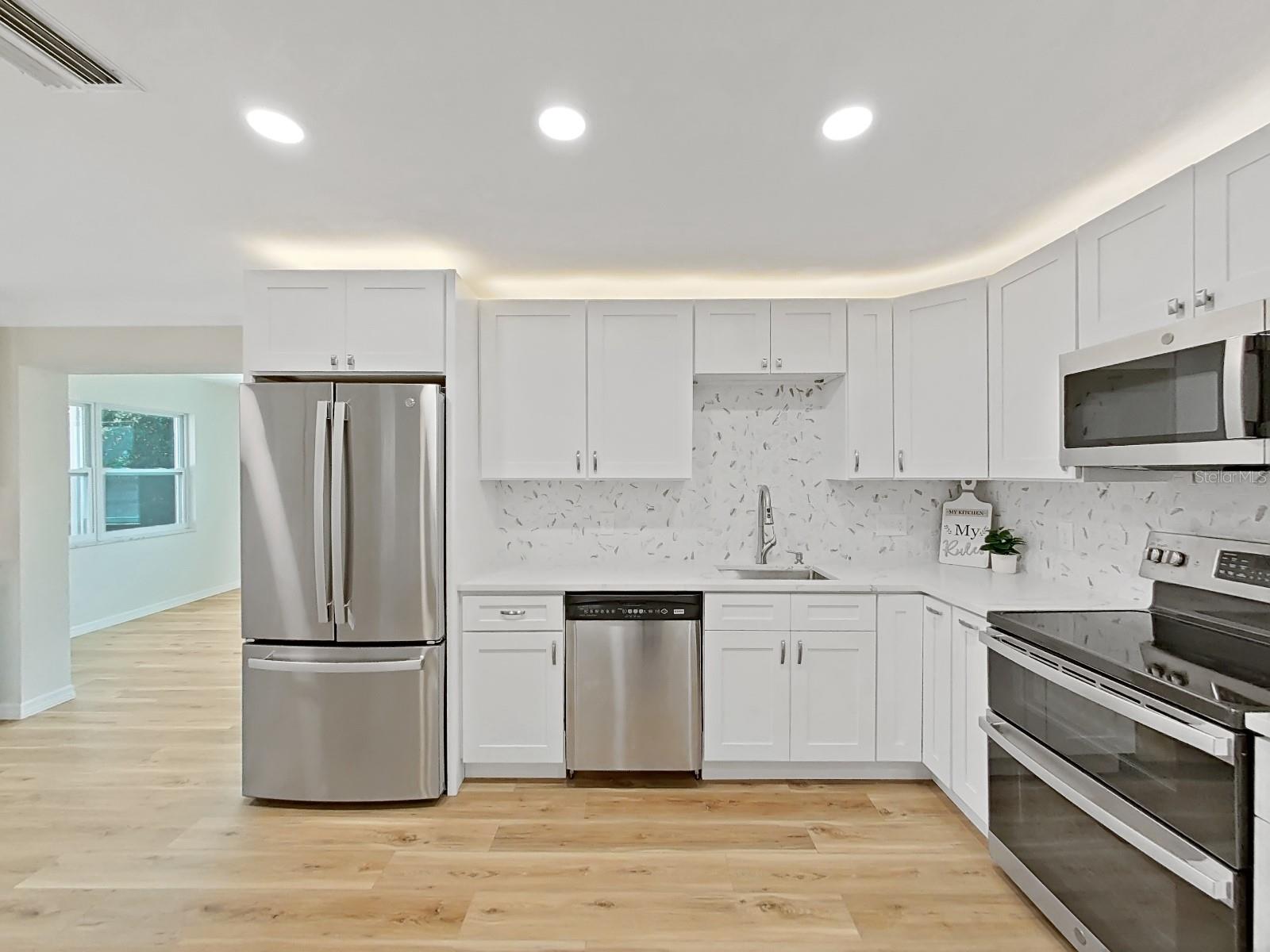 7797 BARRY CT, SEMINOLE, FL, 33772