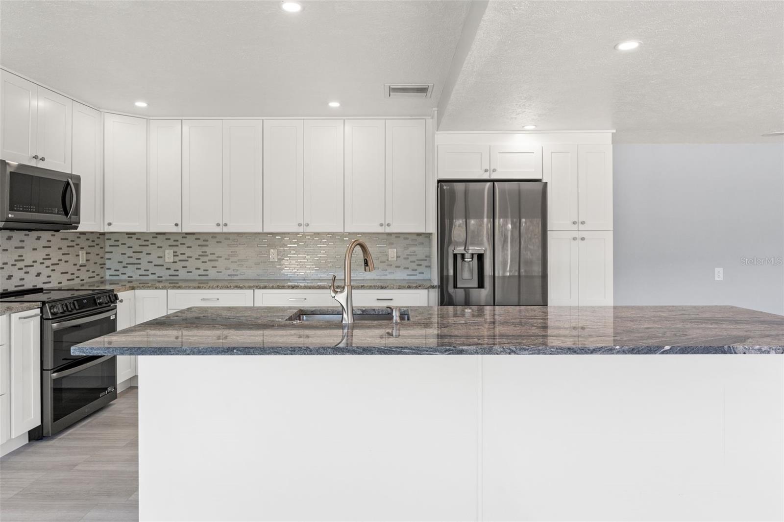 7049 PENINSULAR DR, NEW PORT RICHEY, FL, 34652