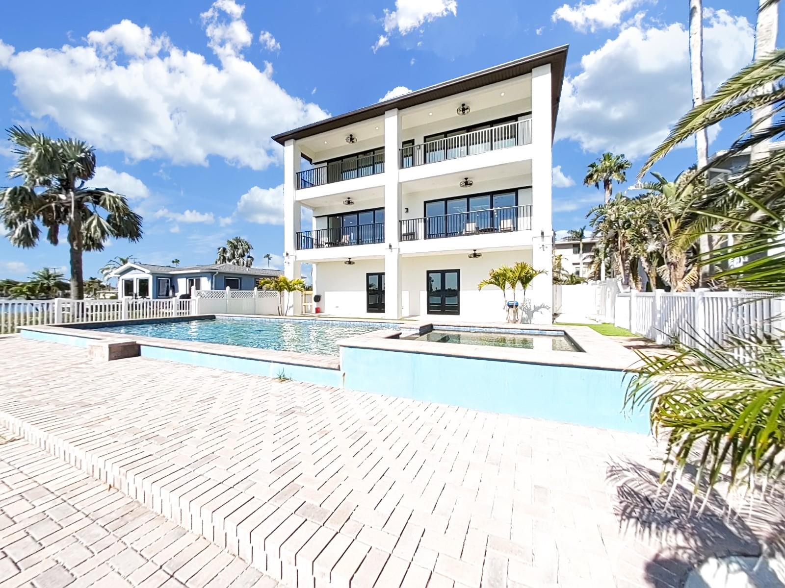 882 BAY POINT DR, MADEIRA BEACH, FL, 33708