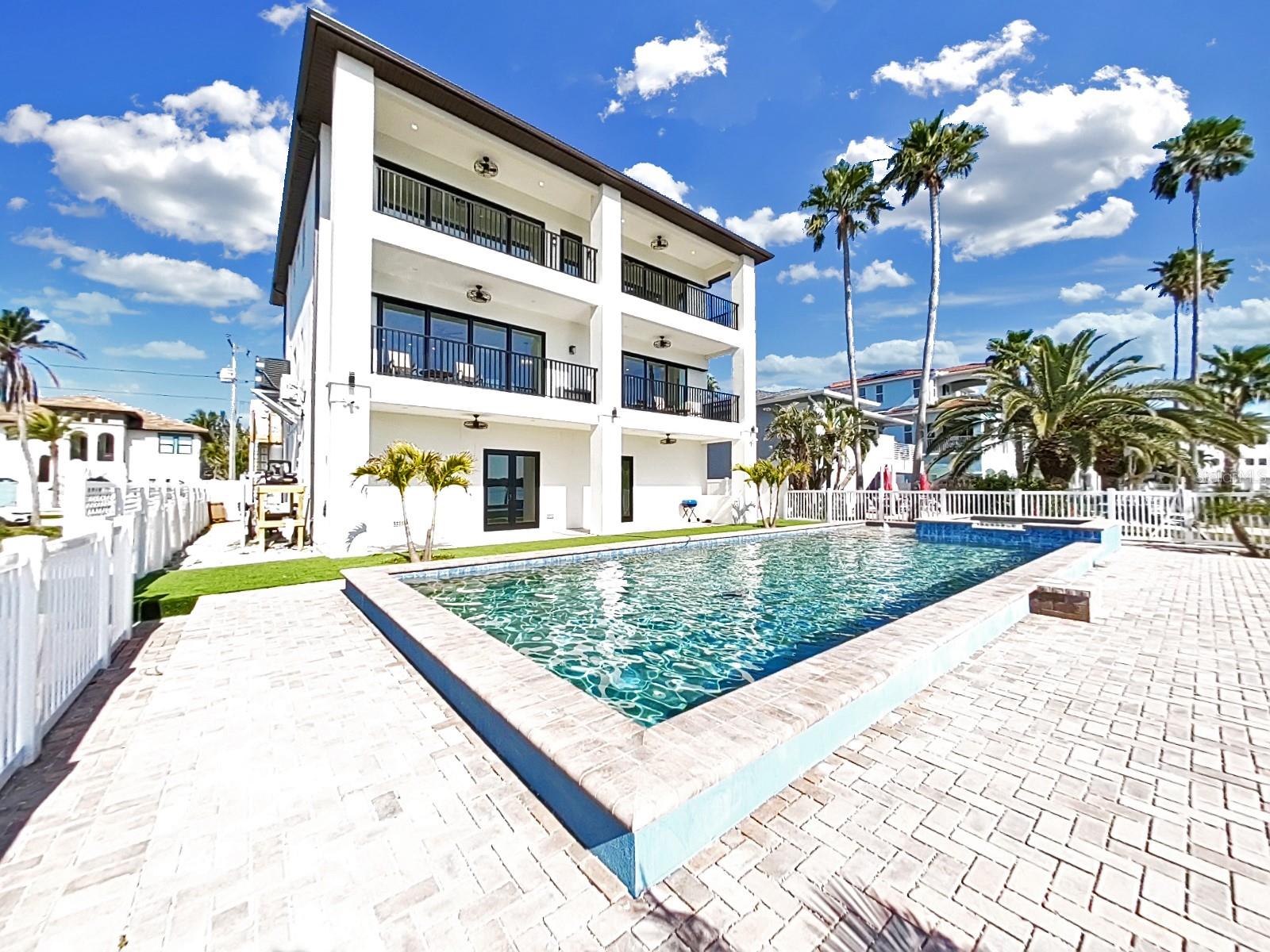 882 BAY POINT DR, MADEIRA BEACH, FL, 33708