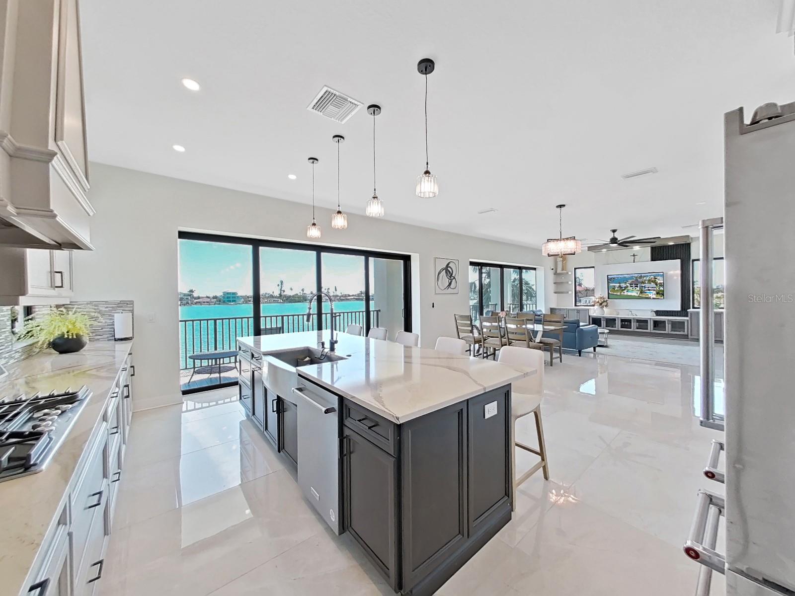 882 BAY POINT DR, MADEIRA BEACH, FL, 33708