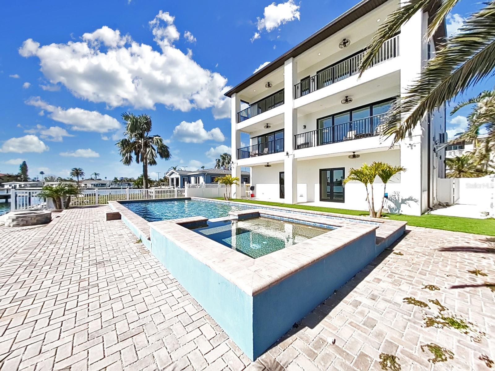 882 BAY POINT DR, MADEIRA BEACH, FL, 33708