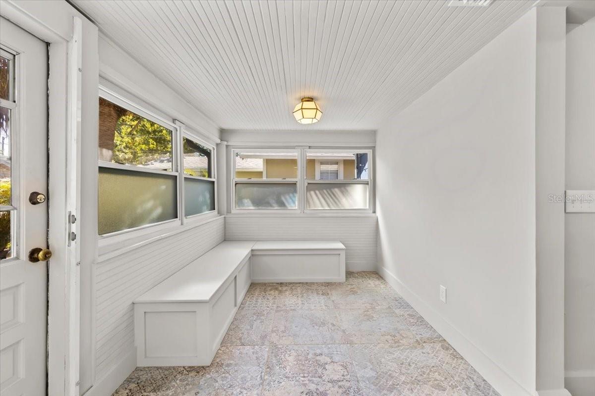 1115 CRESCENT LAKE DR N, ST PETERSBURG, FL, 33701